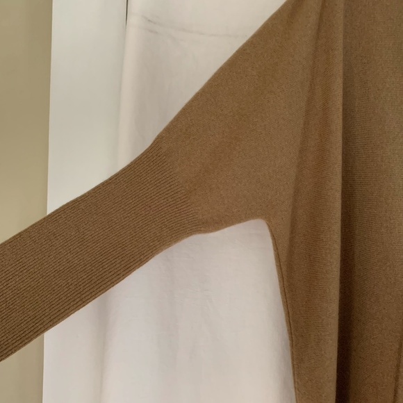 Garnet Hill camel wool/cashmere blend oversized turtleneck sweater - Picture 5 of 8